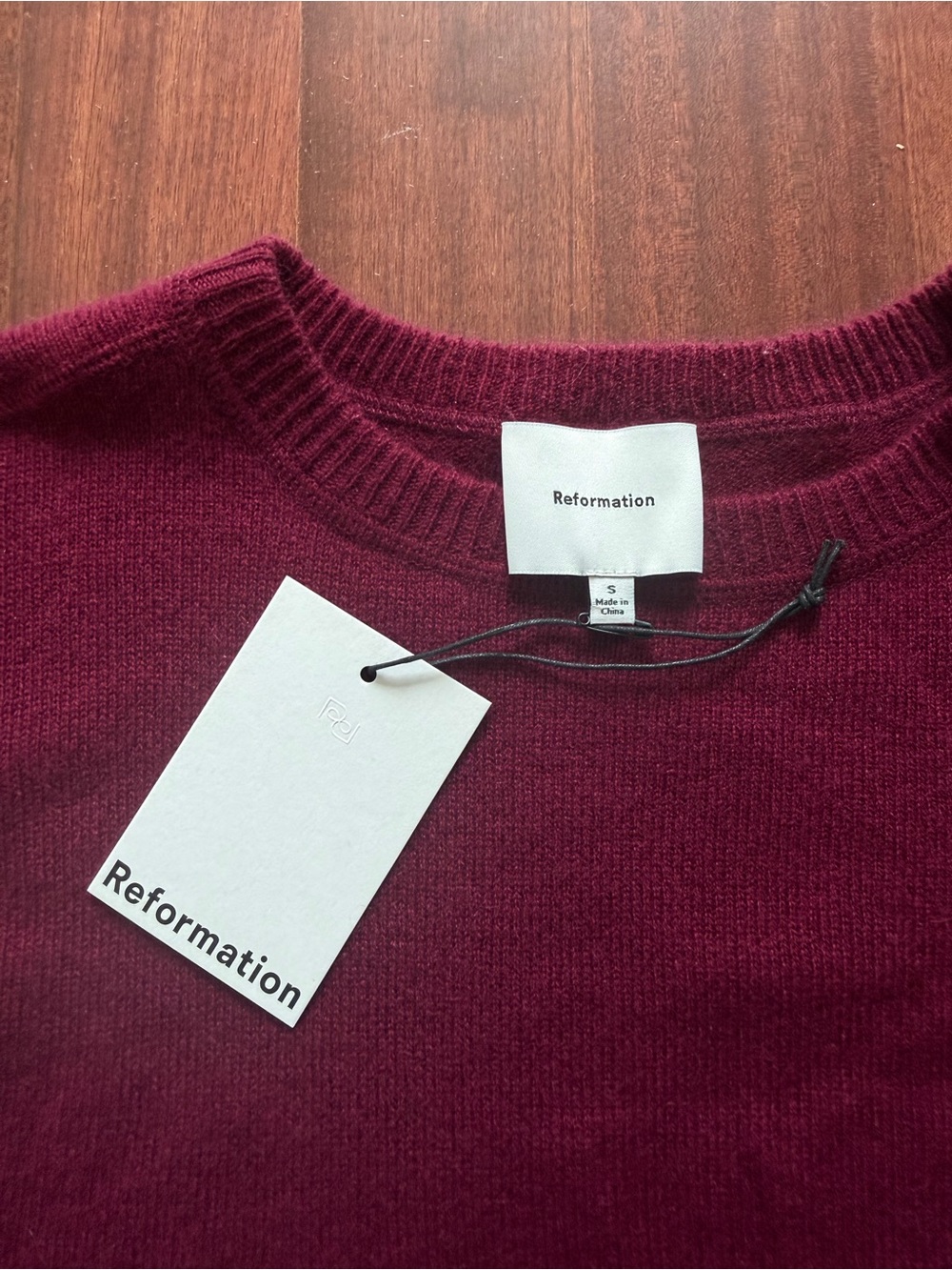 Reformation Cashmere Crewneck Sweater - Romance burgundy wine new with tags - Picture 3 of 4